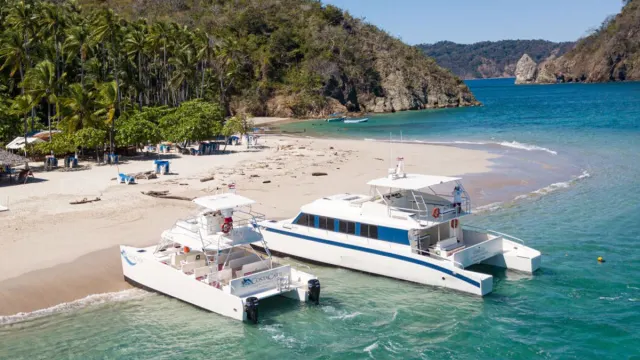 Island cruise to Isla Tortuga Costa Rica
